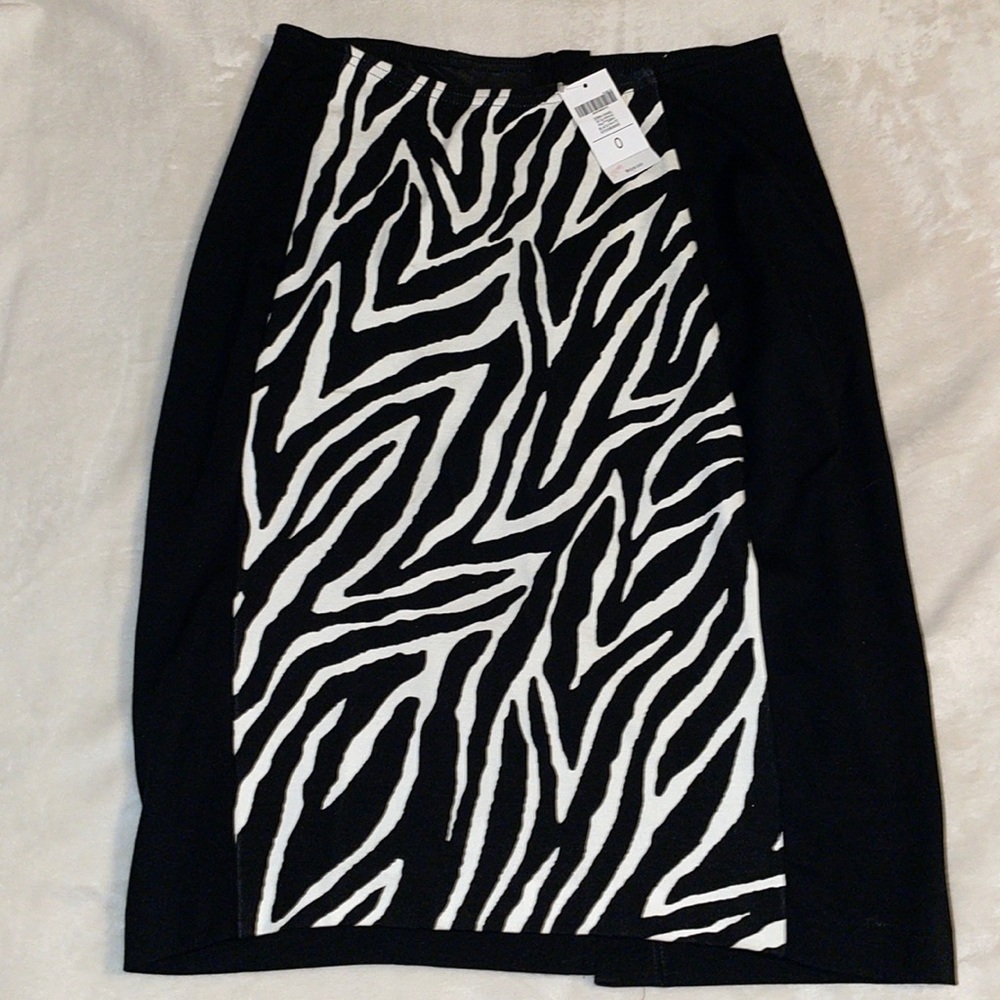 Chico’s So Slimming Zebra Panel Black/White pencil skirt